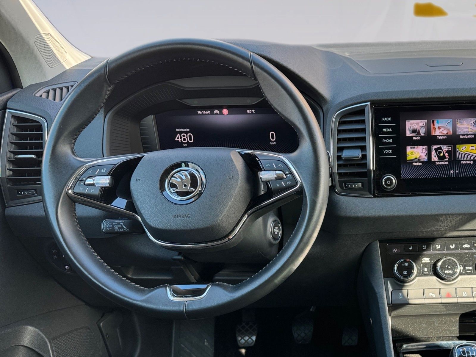 Fahrzeugabbildung SKODA Karoq 2.0l TDI AMBITION