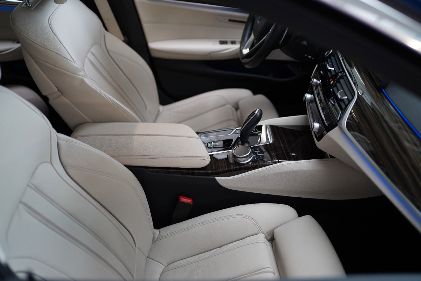 Fahrzeugabbildung BMW 530i xDrive Luxury Line +Komfortsitze+Laserlicht