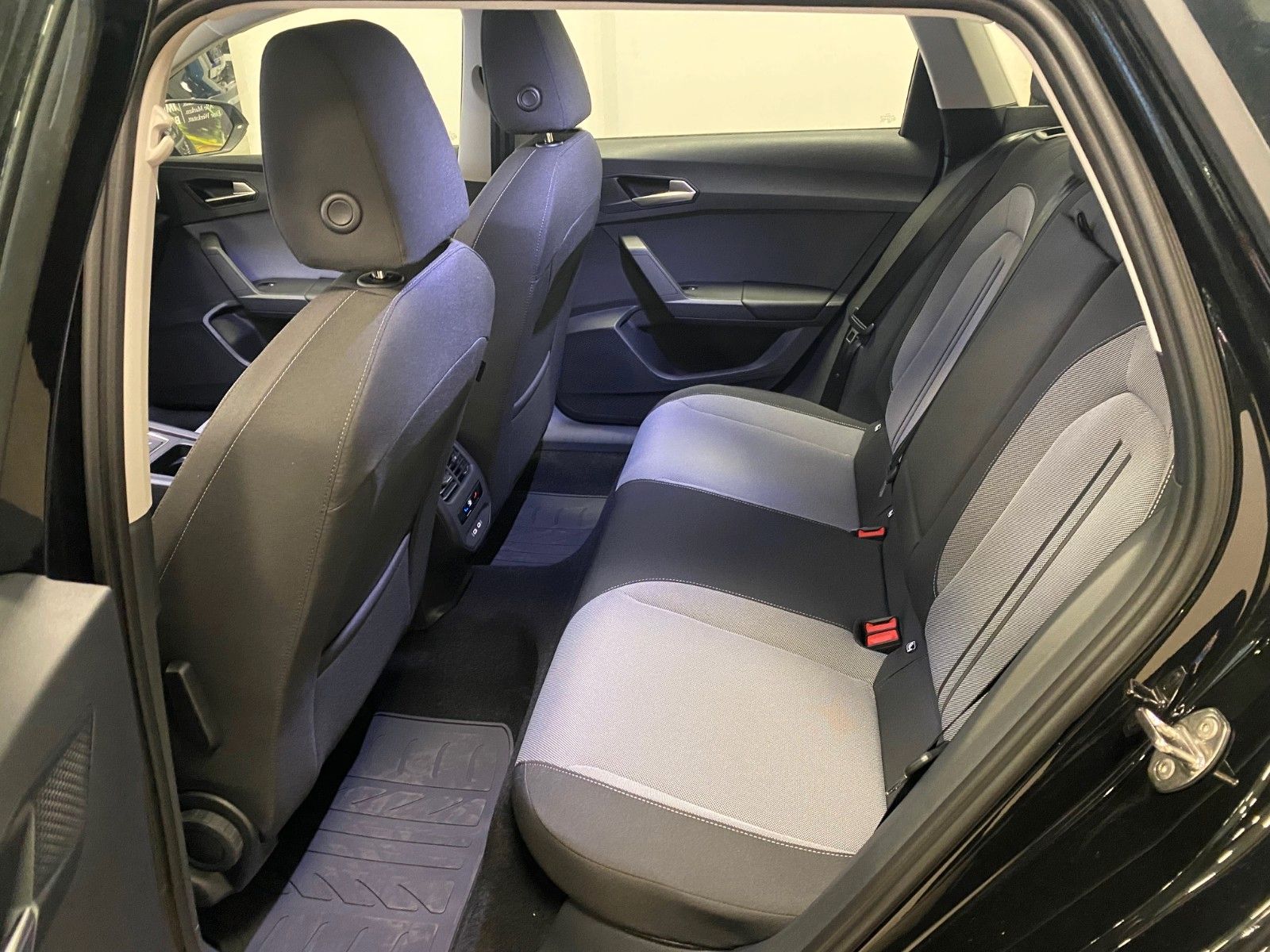 Fahrzeugabbildung SEAT Leon ST 1.5 TSI Style Sportstourer+2030 GARANTIE