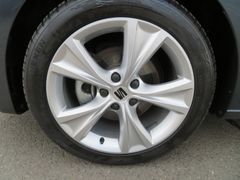 SEAT Leon 1.5 TSI FR Fahrass LED Navi Rfk Sitzhzg ACC SEAT Leon 1.5 TSI FR Fahrass LED Navi Rfk Sitzhzg ACC