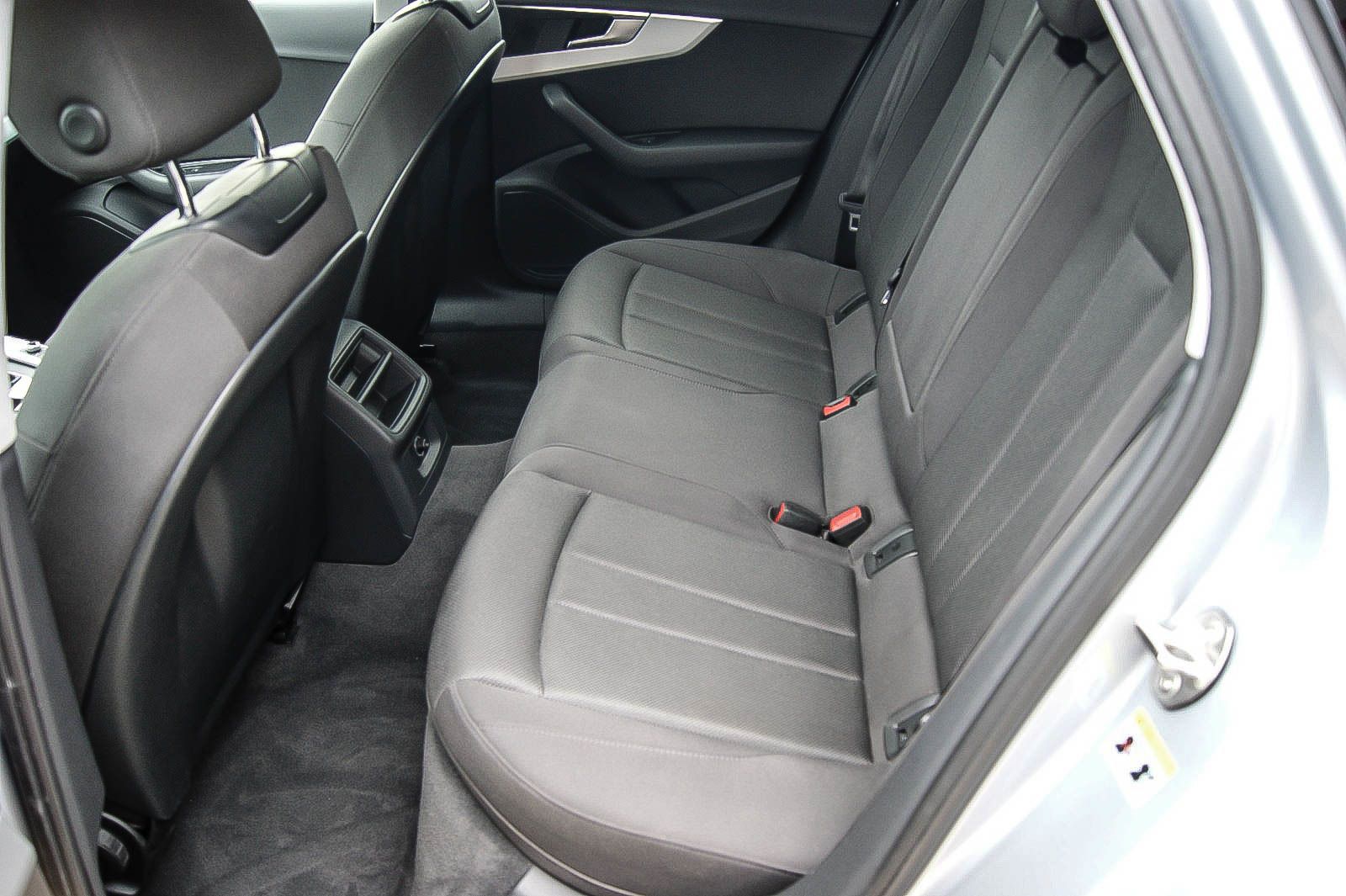 Fahrzeugabbildung Audi A4 Avant 14TFSI S-Tronic NAVI XENON ANHÄNGERKPLG