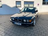 BMW 750i E32 - BMW 750: E32 750i
