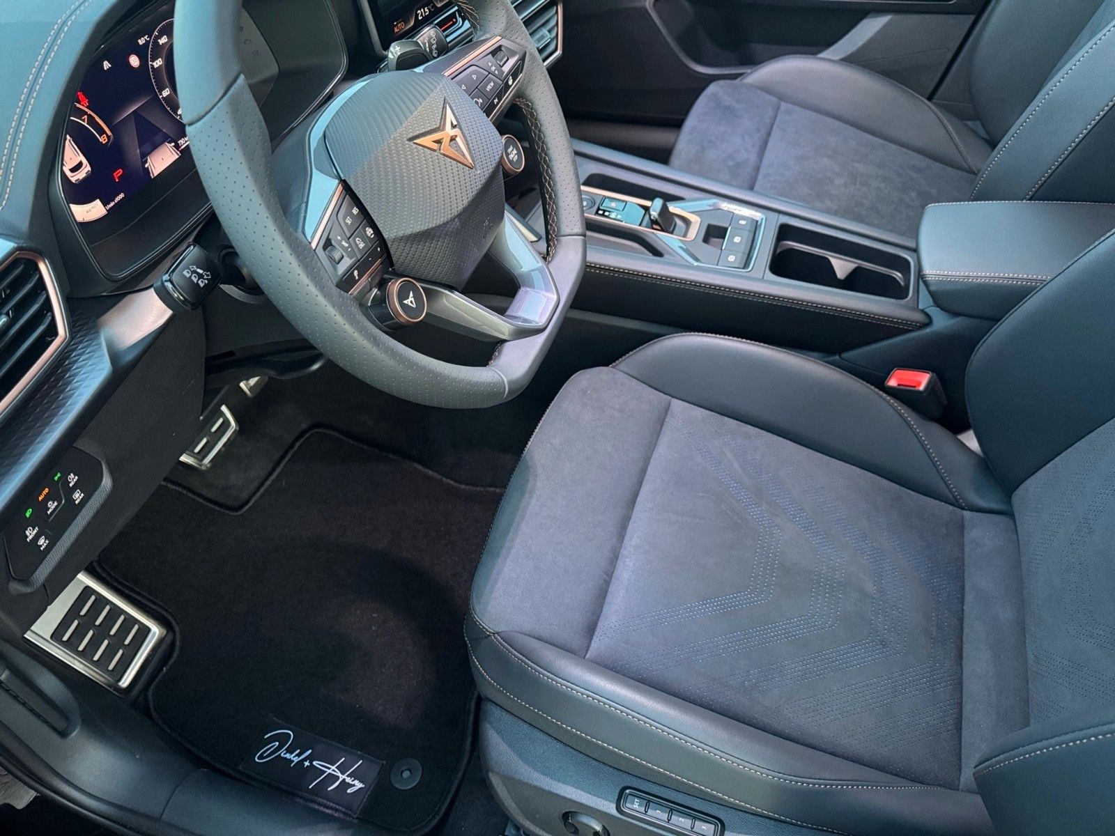 Fahrzeugabbildung CUPRA Formentor VZ 2.0 TSI 245 kW 4Drive