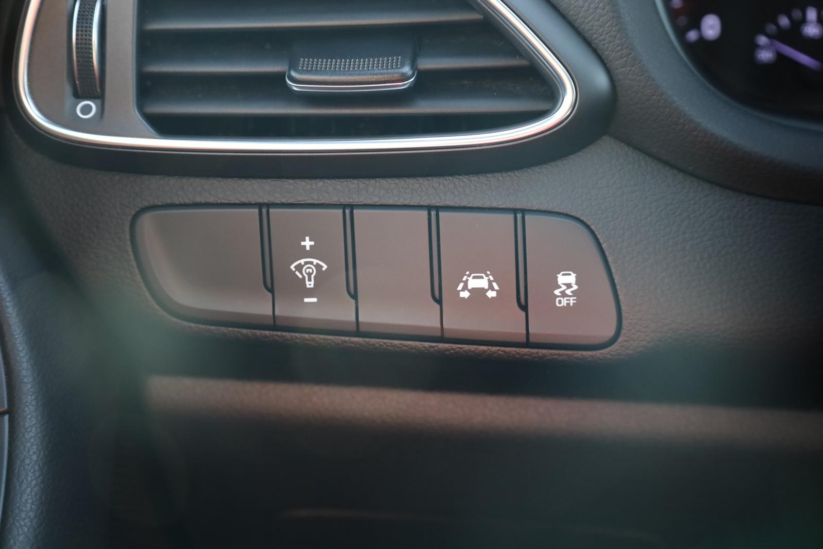 Hyundai i30 1.4 T-GDI Passion + LED Navi Kamera DAB USB