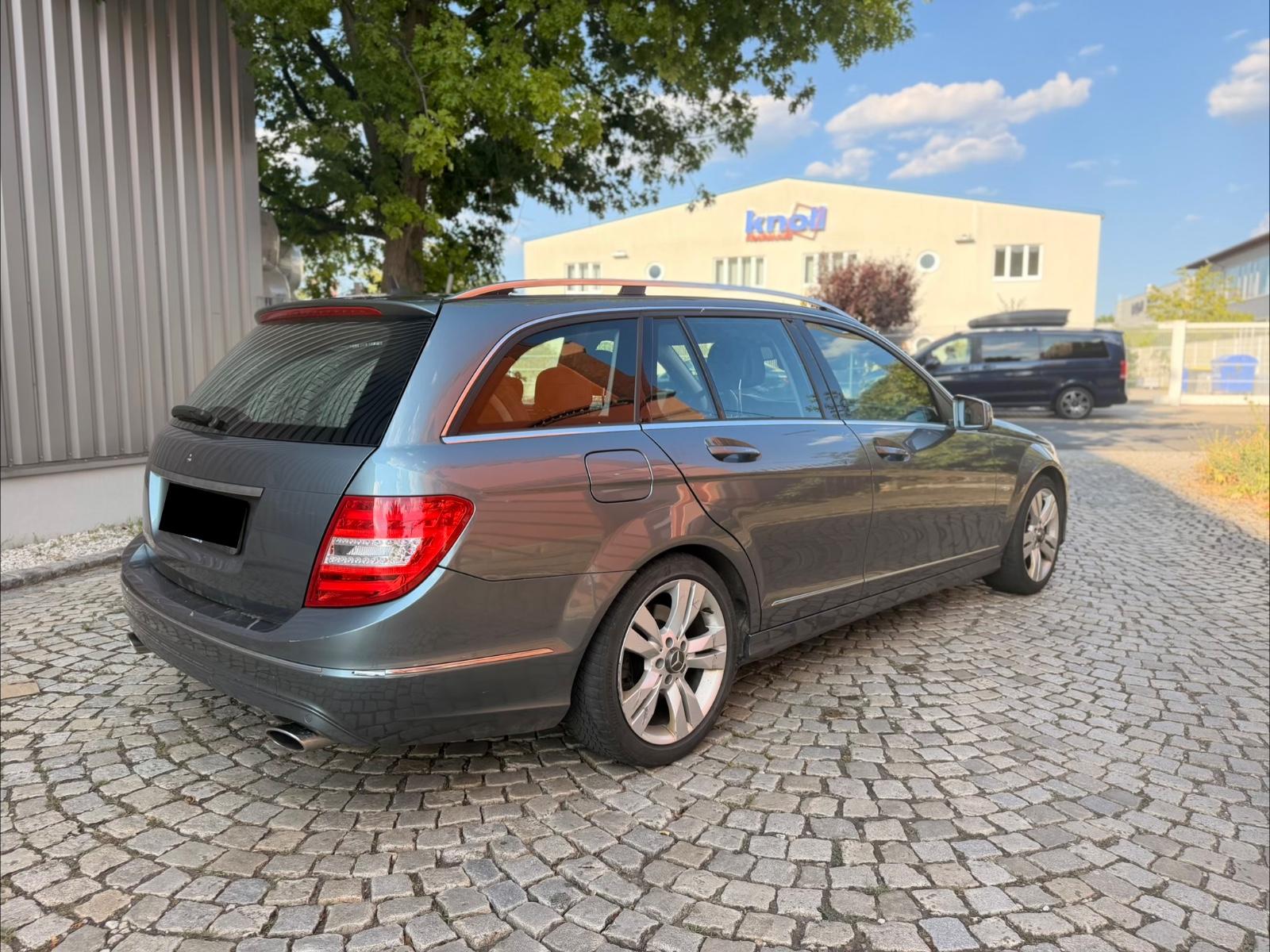 Mercedes-Benz C350 2011 — engine 2.987 cm³, 265 HP (195kW)