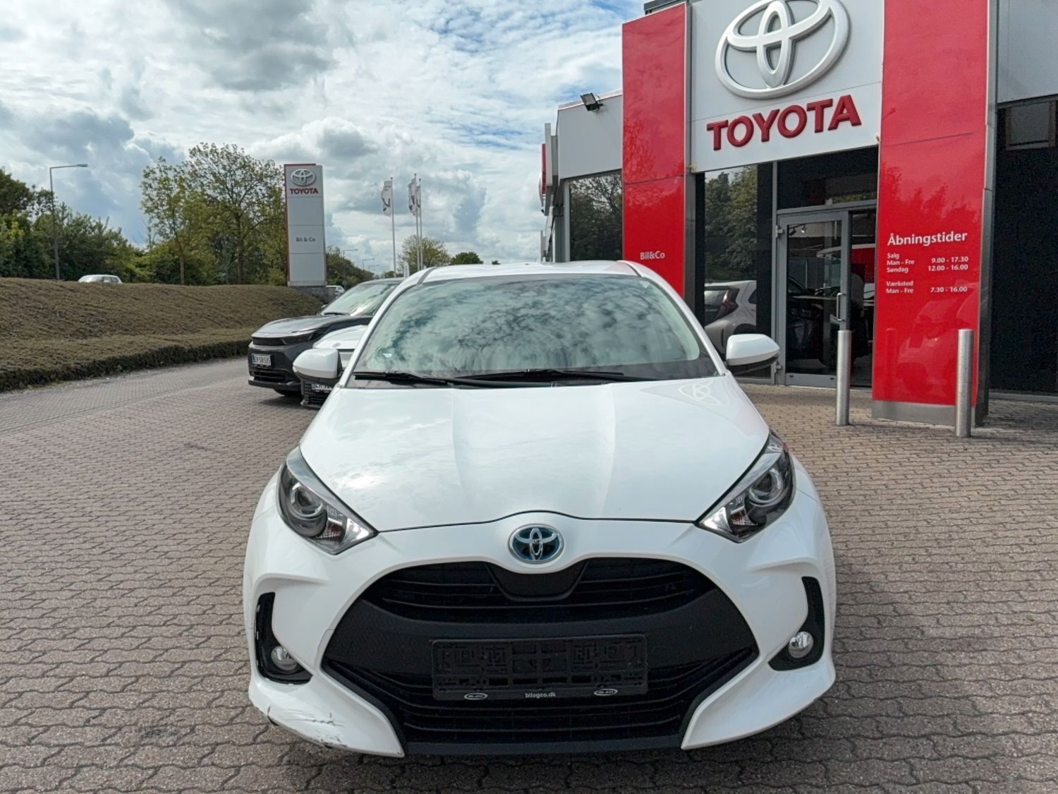 TOYOTA Yaris