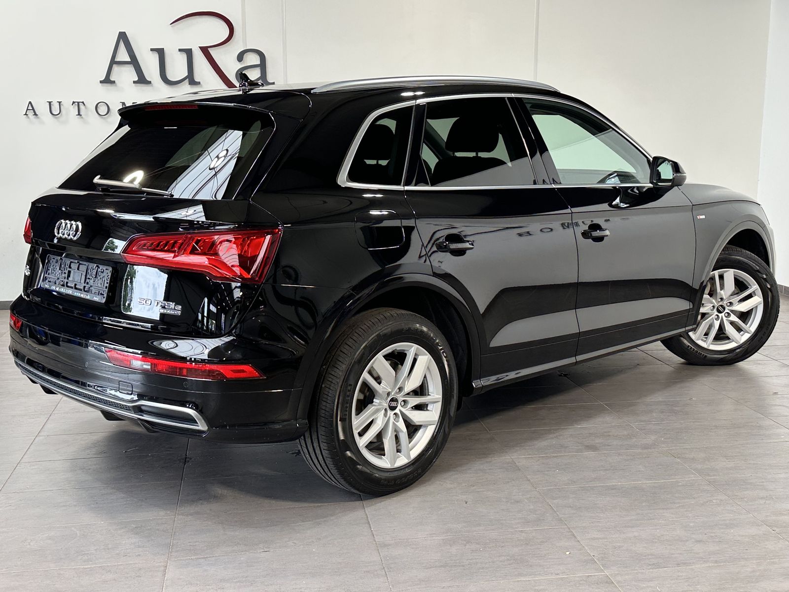 Fahrzeugabbildung Audi Q5 50 TFSI e Qu S-Line NAV+LED+AHK+ACC+KAM+VCOCK