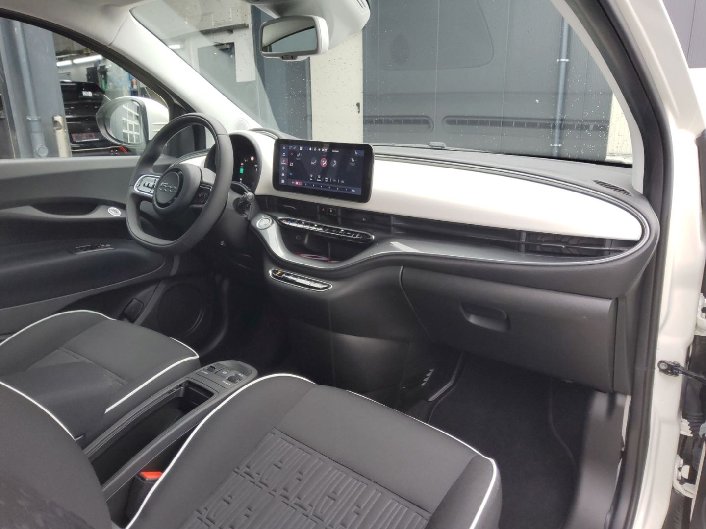 Fahrzeugabbildung Fiat 500e Elektro Komfort und Style Paket