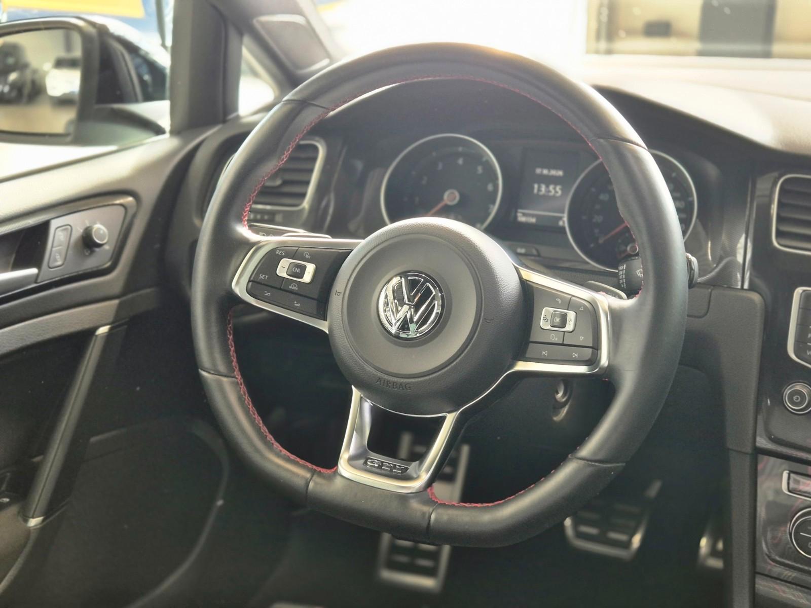 Volkswagen GOLF VII GTI PERFORMANCE NAVI SHZ PDC PANO XENON