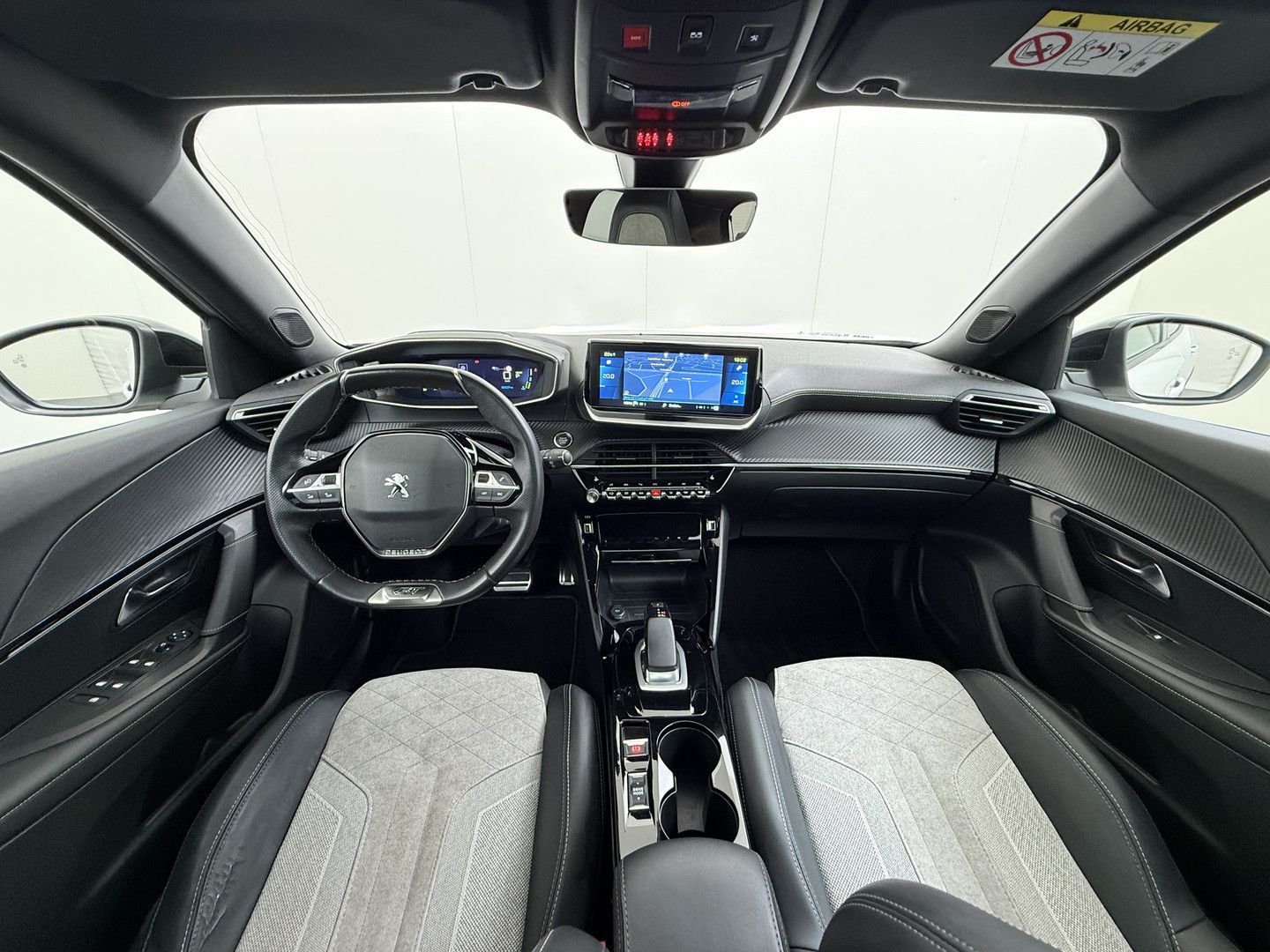 Peugeot e-2008 EV GT Pack SOH 90% panorama dach Adap.Cru imagem 3