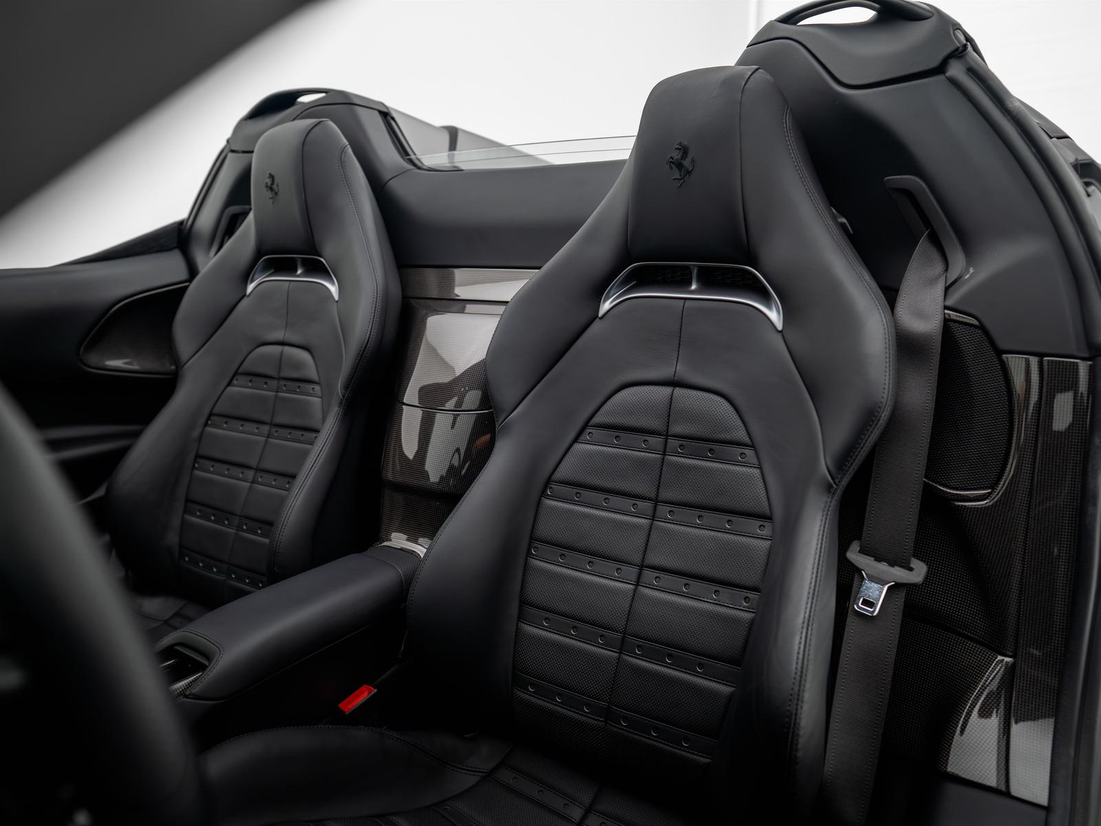 Ferrari SF90 Spider NERO OPACO - FERRARI HAMBURG