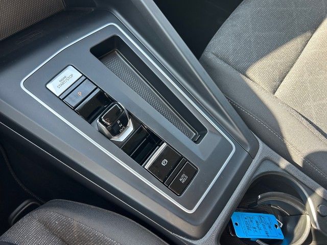 Fahrzeugabbildung Volkswagen Golf VIII Variant 1.5eTSI DSG Life LED+ACC+PARKL
