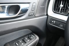 Fahrzeugabbildung Volvo XC60 B5 D AWD Autom. R-Design*STDHZG*PANO*H&K