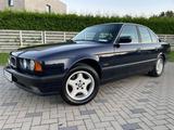 BMW E34 525i - BMW 525: E34 525i