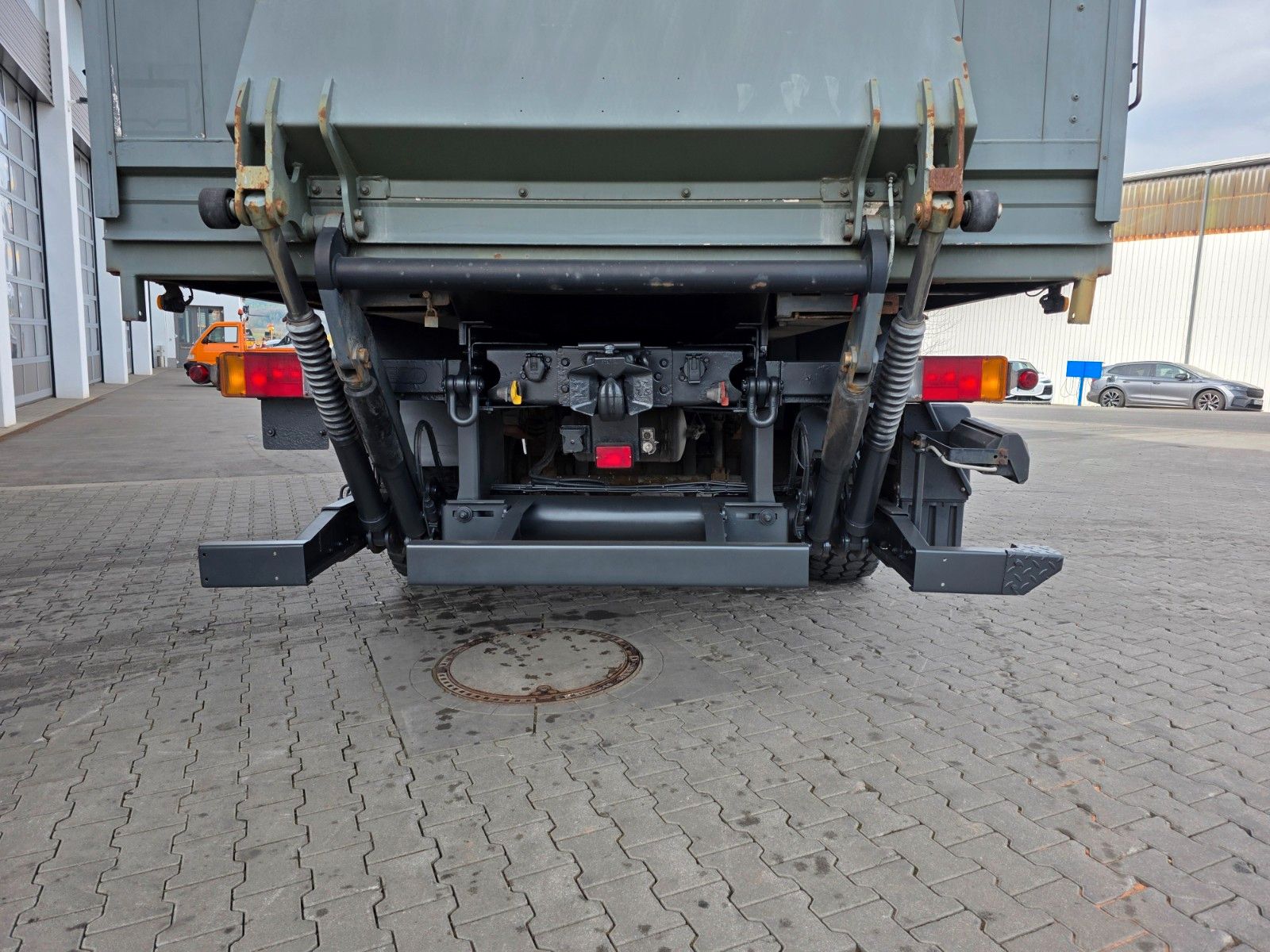 Fahrzeugabbildung Iveco Eurocargo ML140E21 LBW 3 Sitze Differenziale