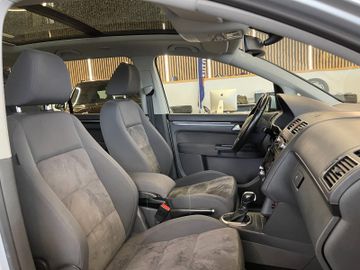 Volkswagen Touran Highline *PANO*SHZ*NAVI*PDC*TEMPOMAT*