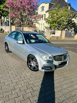Mercedes-Benz C 180 BlueEFFICIENCY - AMG line luxuriös 1 Hand  - Mercedes-Benz C 180 aus 2011: AMG