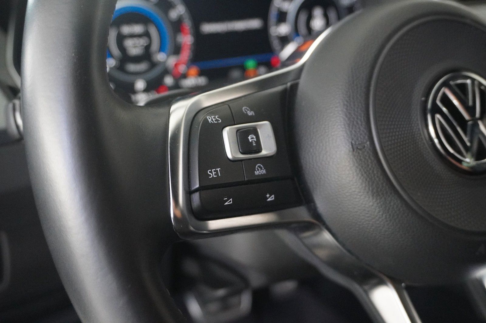 Fahrzeugabbildung Volkswagen Arteon 2.0 TSI R-LINE DSG NAVI/LED/KAMERA/VIRT.