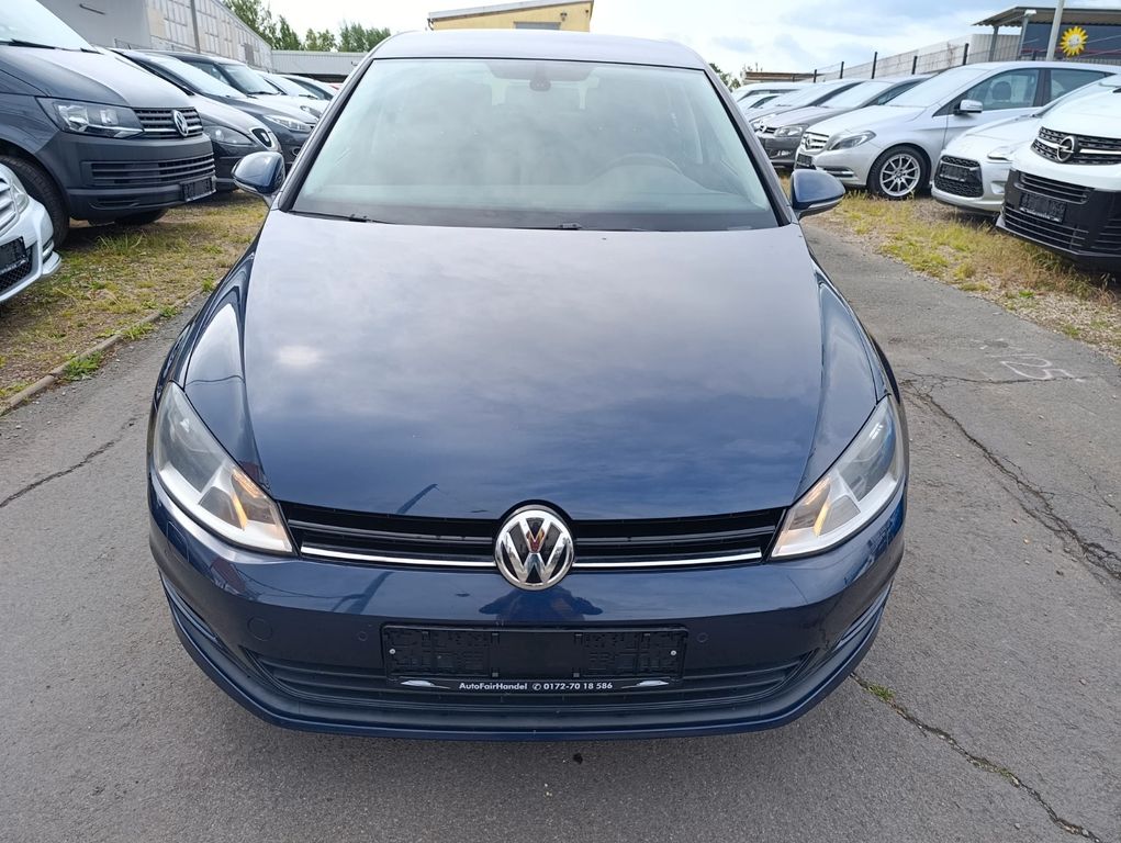 Volkswagen Golf VII Lim. PARK-A*SITZ-H*KLIMA-A*TÜV+INSP NEU