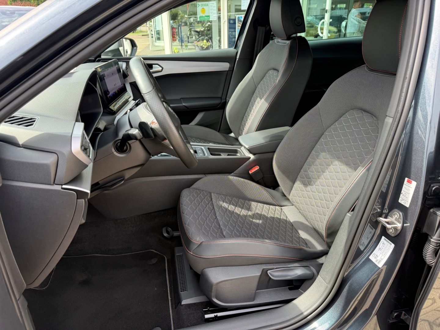 Fahrzeugabbildung SEAT Leon Sportstourer1.5eTSI FR  AHK LED Carplay Nav
