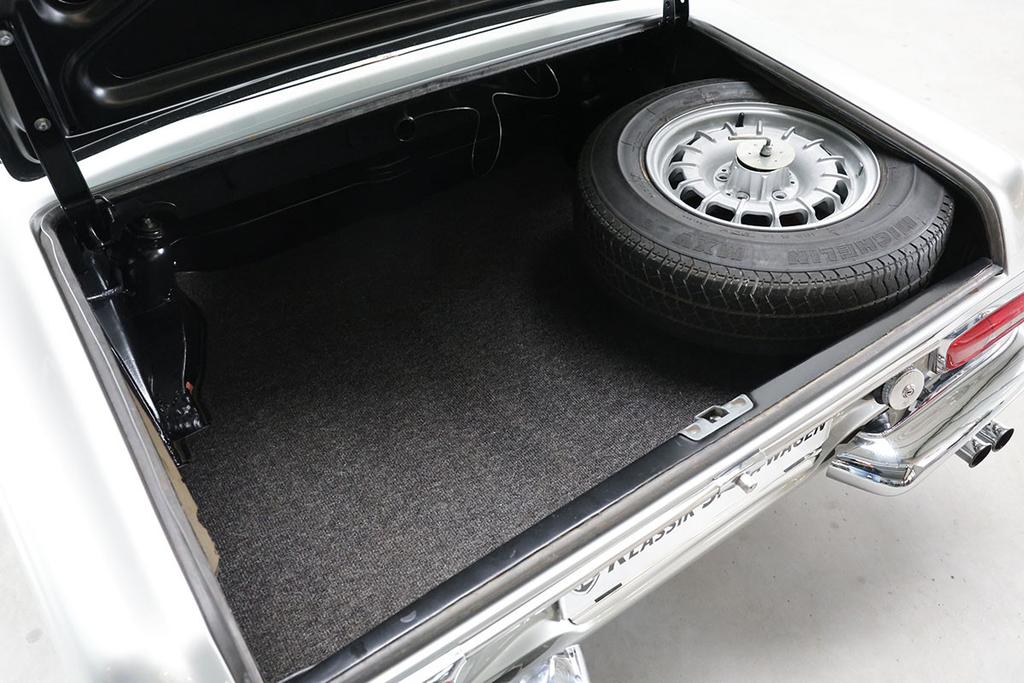 Mercedes-Benz SL 230