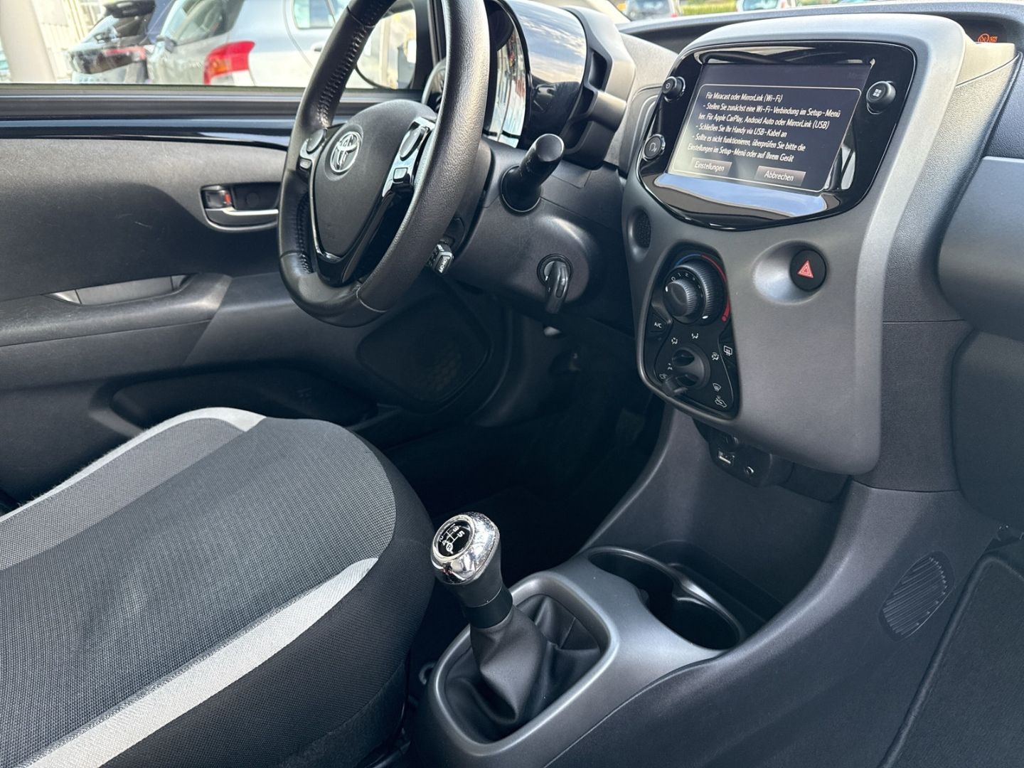 Fahrzeugabbildung Toyota Aygo X-Play Team D Apple CarPlay Android Auto Al