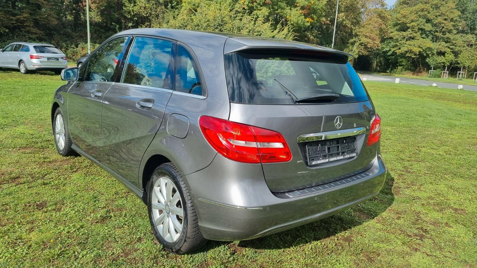 Mercedes-Benz B 180