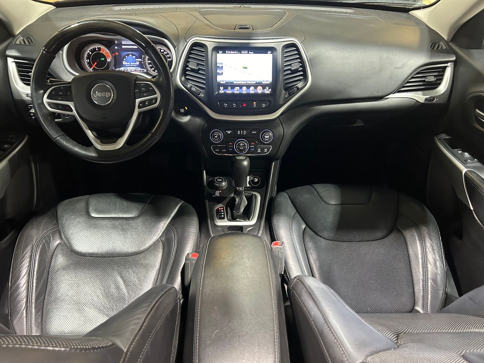 Fahrzeugabbildung Jeep Cherokee M-Jet Overland 4WD/BI-XENON/PANO/MEMORY