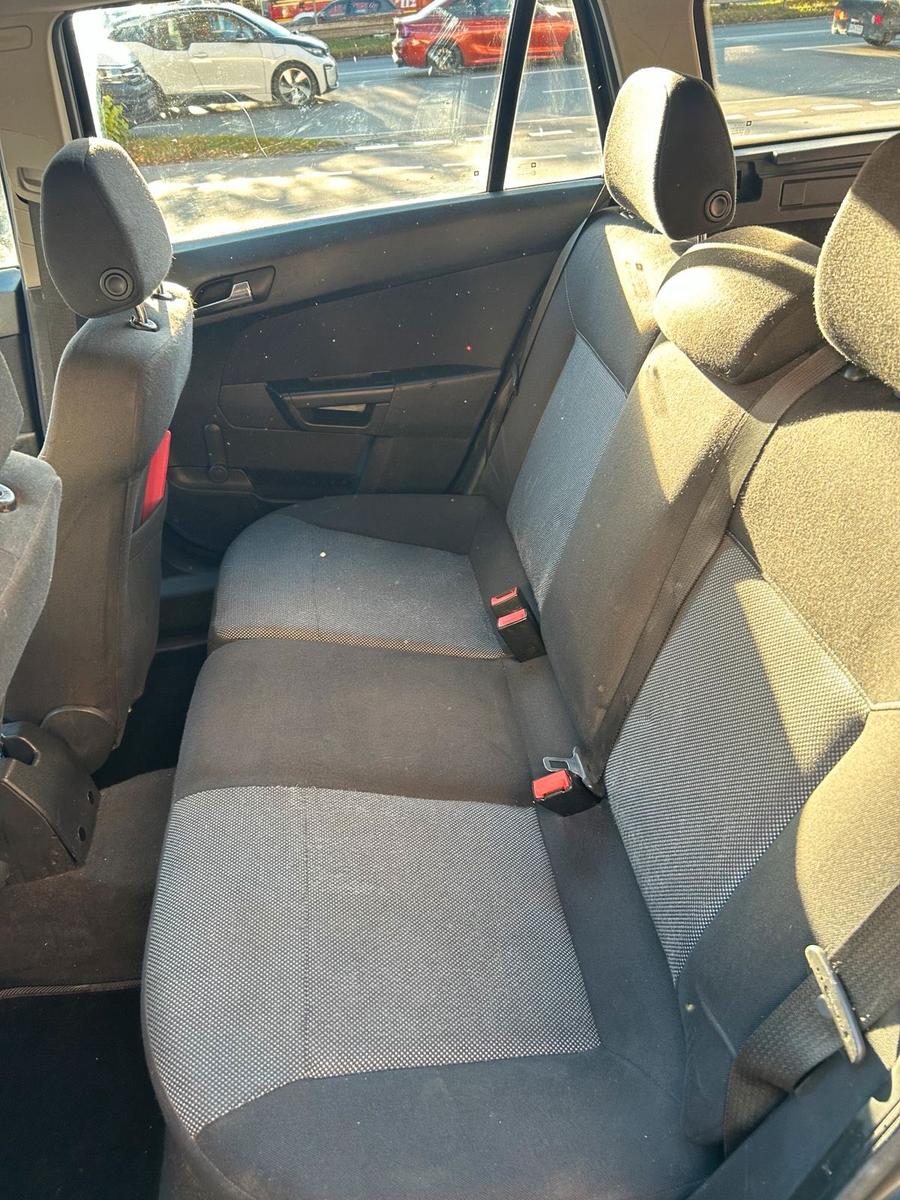 Opel Astra 2008 — photo 8