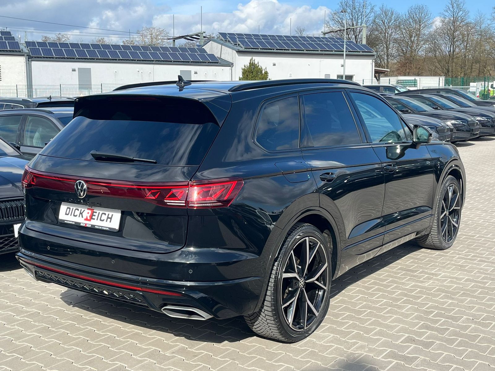 Fahrzeugabbildung Volkswagen Touareg 3.0TDI 4M R-Line VOLL Black 22" UPE 114T