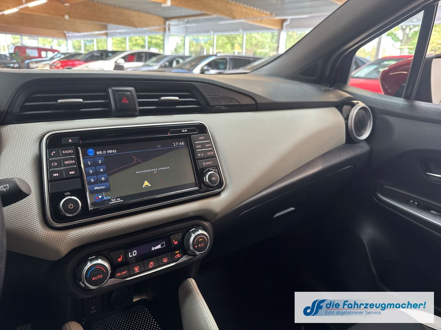 Fahrzeugabbildung Nissan Micra N-Connecta Navi DAB Ambientebeleuchtung SH
