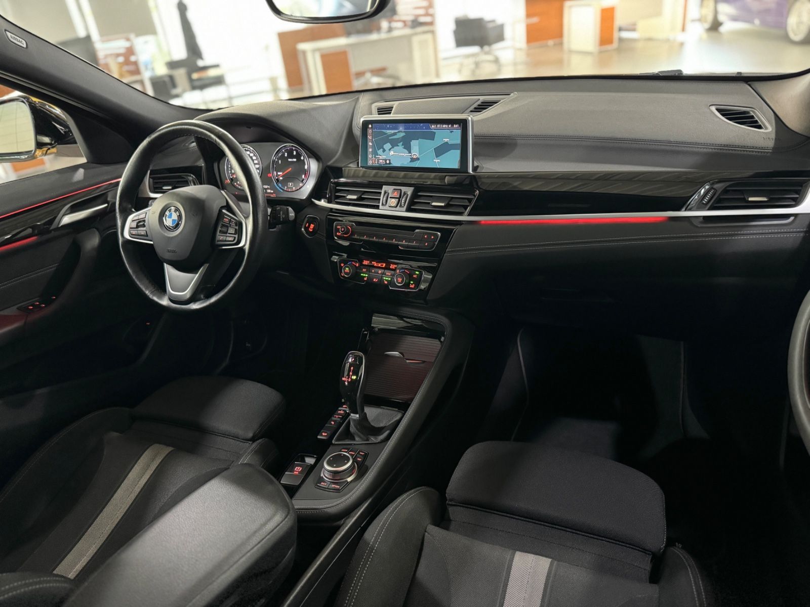 Fahrzeugabbildung BMW X2 xD25d Panorama Kamera DAB HiFi ACC LED Sport