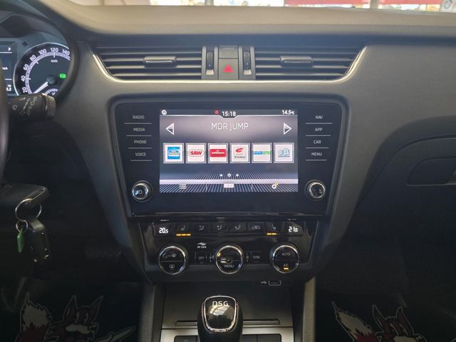 SKODA Octavia — Foto 19