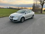 Volkswagen VW Jetta 2.0 TDI Baujahr 2007 - Volkswagen Jetta aus 2007 mit Diesel-Antrieb