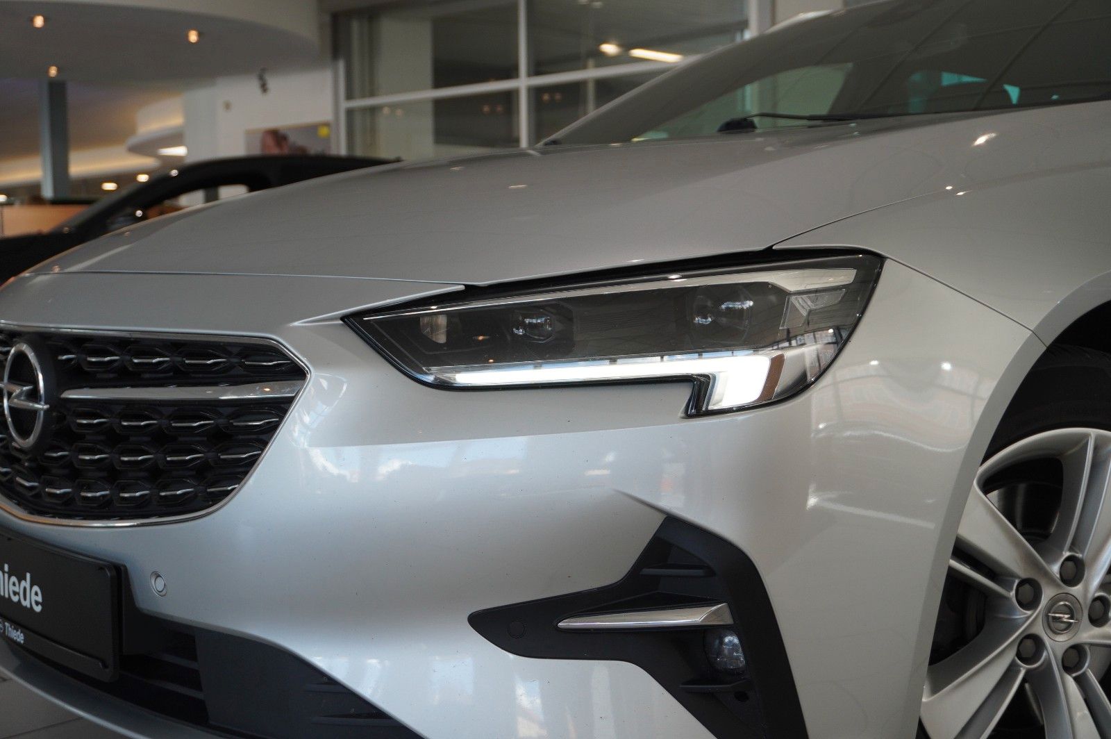 Fahrzeugabbildung Opel Insignia B ST 1.5D ELEGANCE NAVI/LED/KAMERA/DAB+