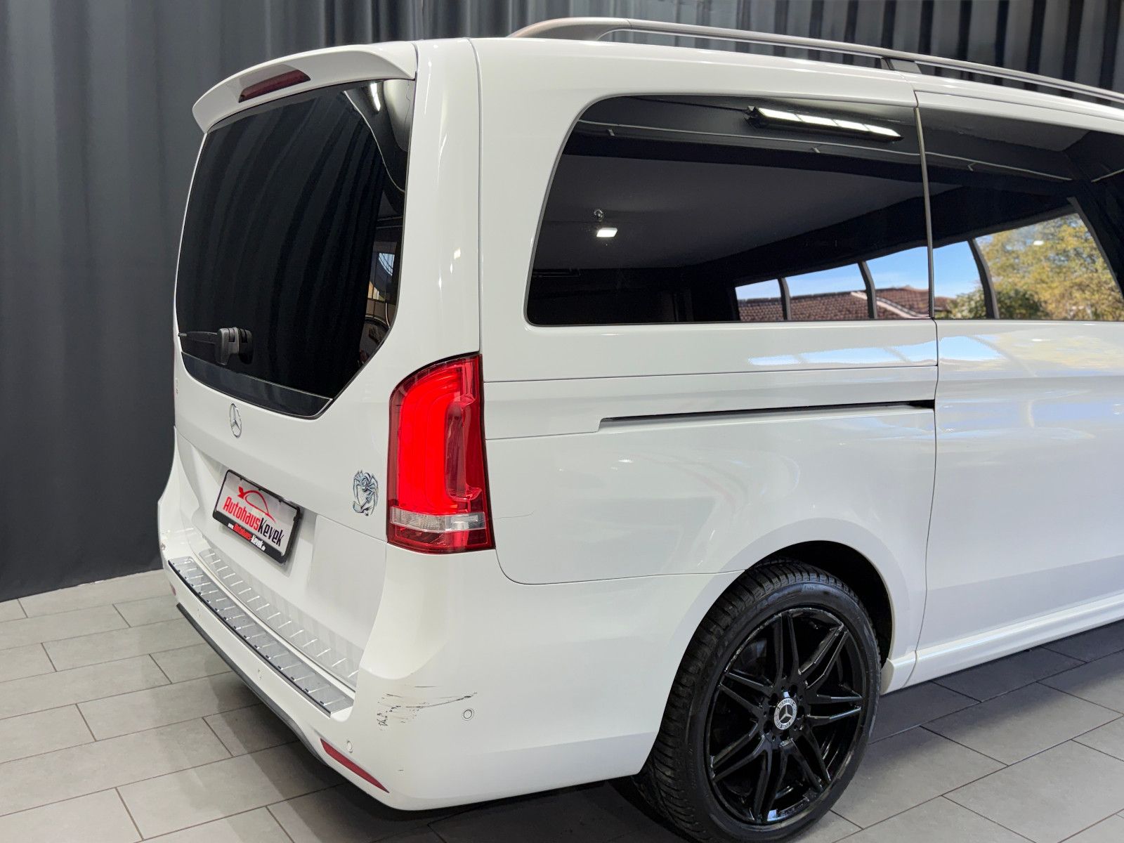 Fahrzeugabbildung Mercedes-Benz V250d NIGHT EDITION 4MATIC lang AMG-LINE|360°|