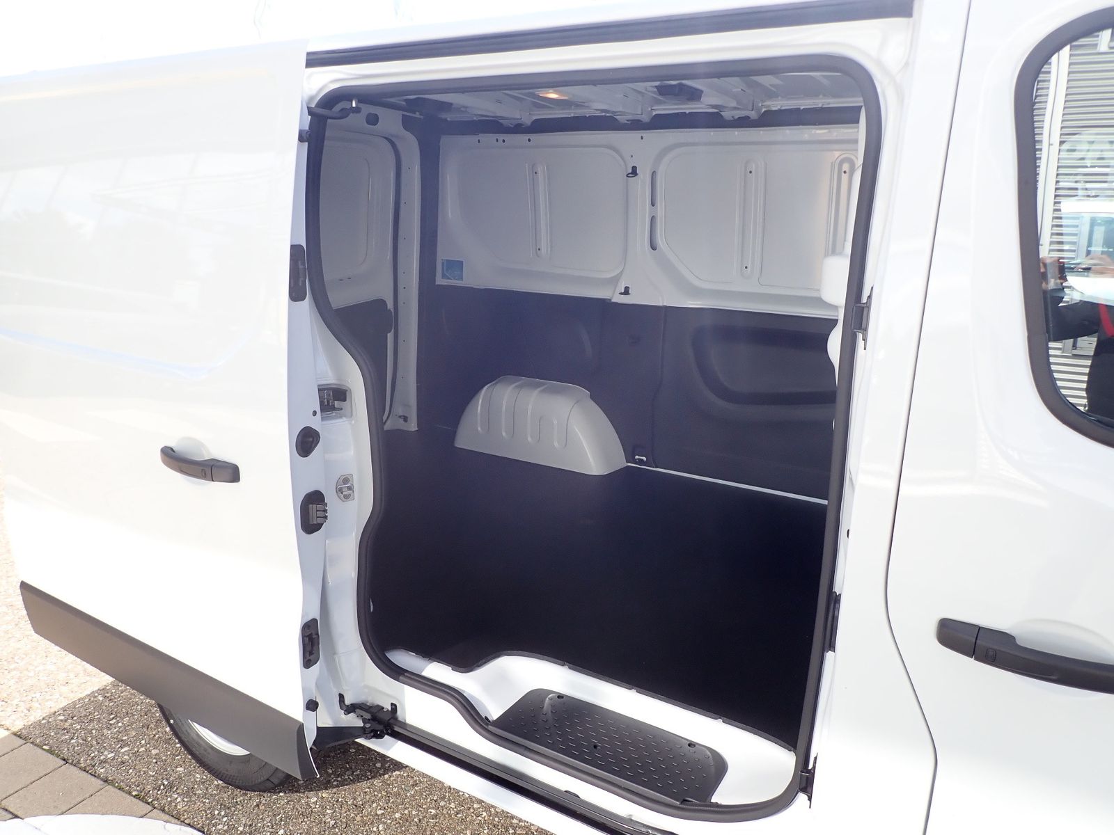 Fahrzeugabbildung Renault Trafic Lkw Business L1H1 2,8t Blue dCi 130
