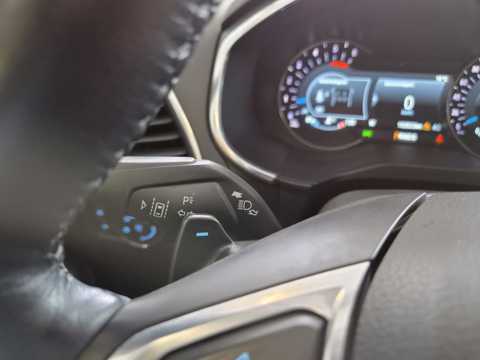 Fahrzeugabbildung Ford S-MAX Titanium / 1. HAND / NAVI / AHK /