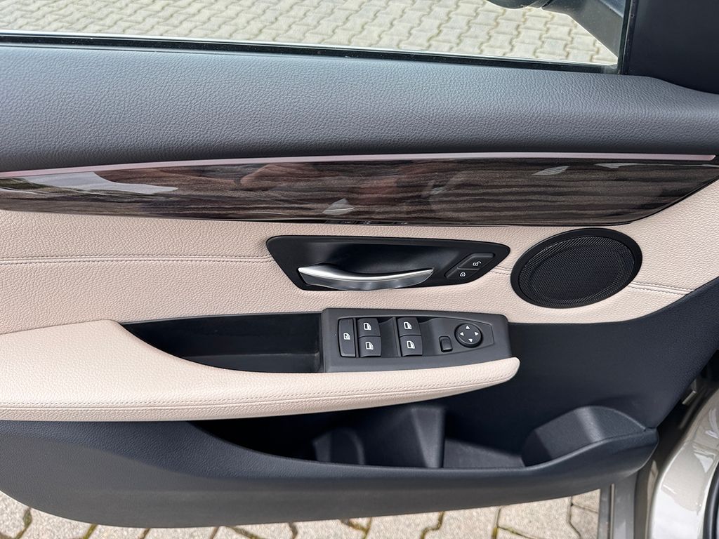 2 Active Tourer 218 i Luxury Line *NAVI*PDC*