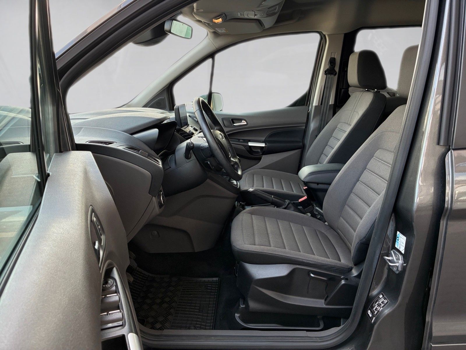 Fahrzeugabbildung Ford Grand Tourneo Connect Titanium 120PS AHK/7Sitze!