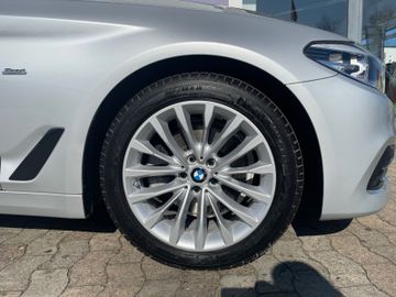Fahrzeugabbildung BMW 520 d Touring Sport Line Aut. AHK ACC HUD uvm.