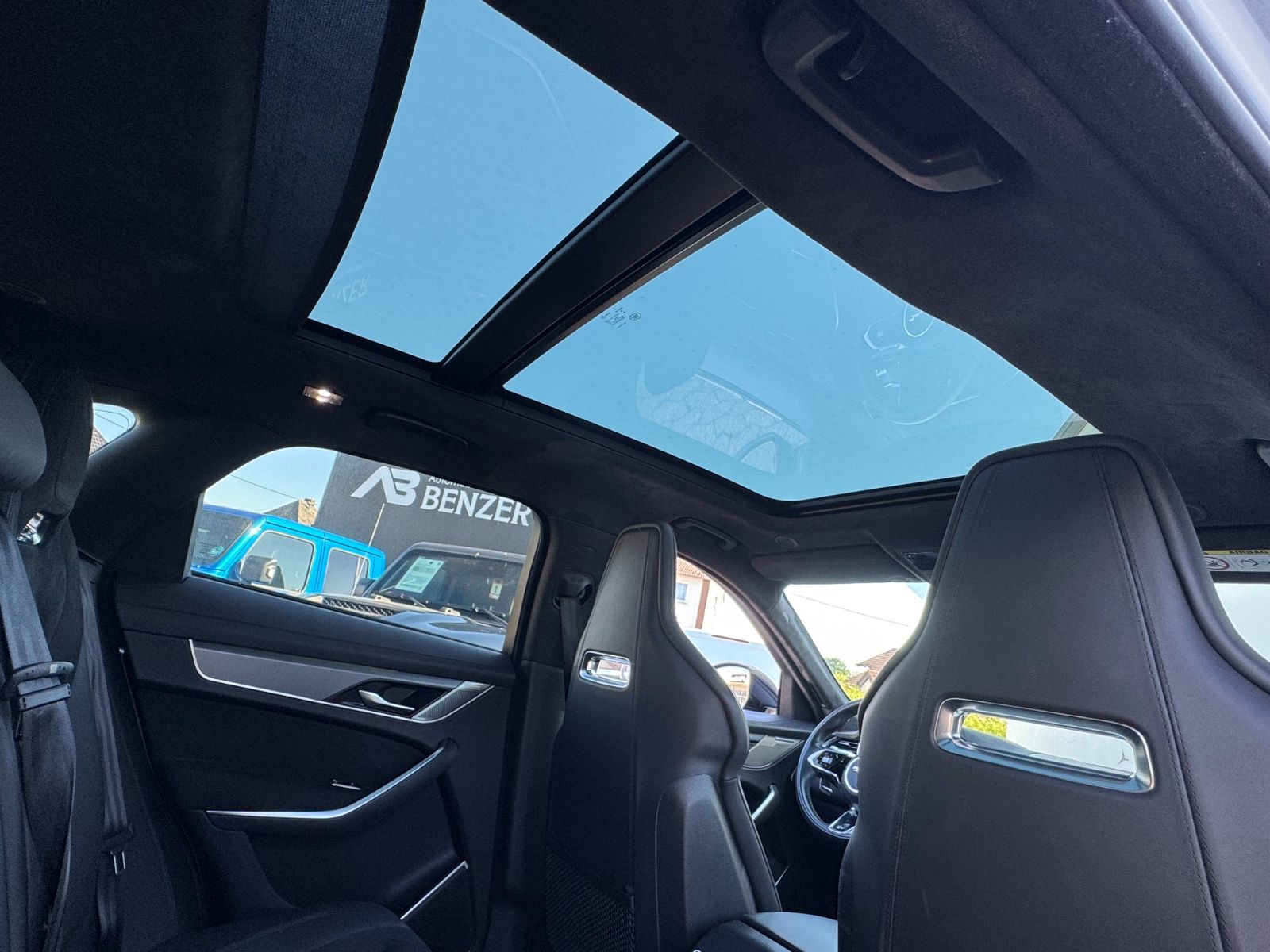 Fahrzeugabbildung Jaguar F-PACE SVR /PANO/MERIDIAN/360°KAM/HUD/AMBIENTE