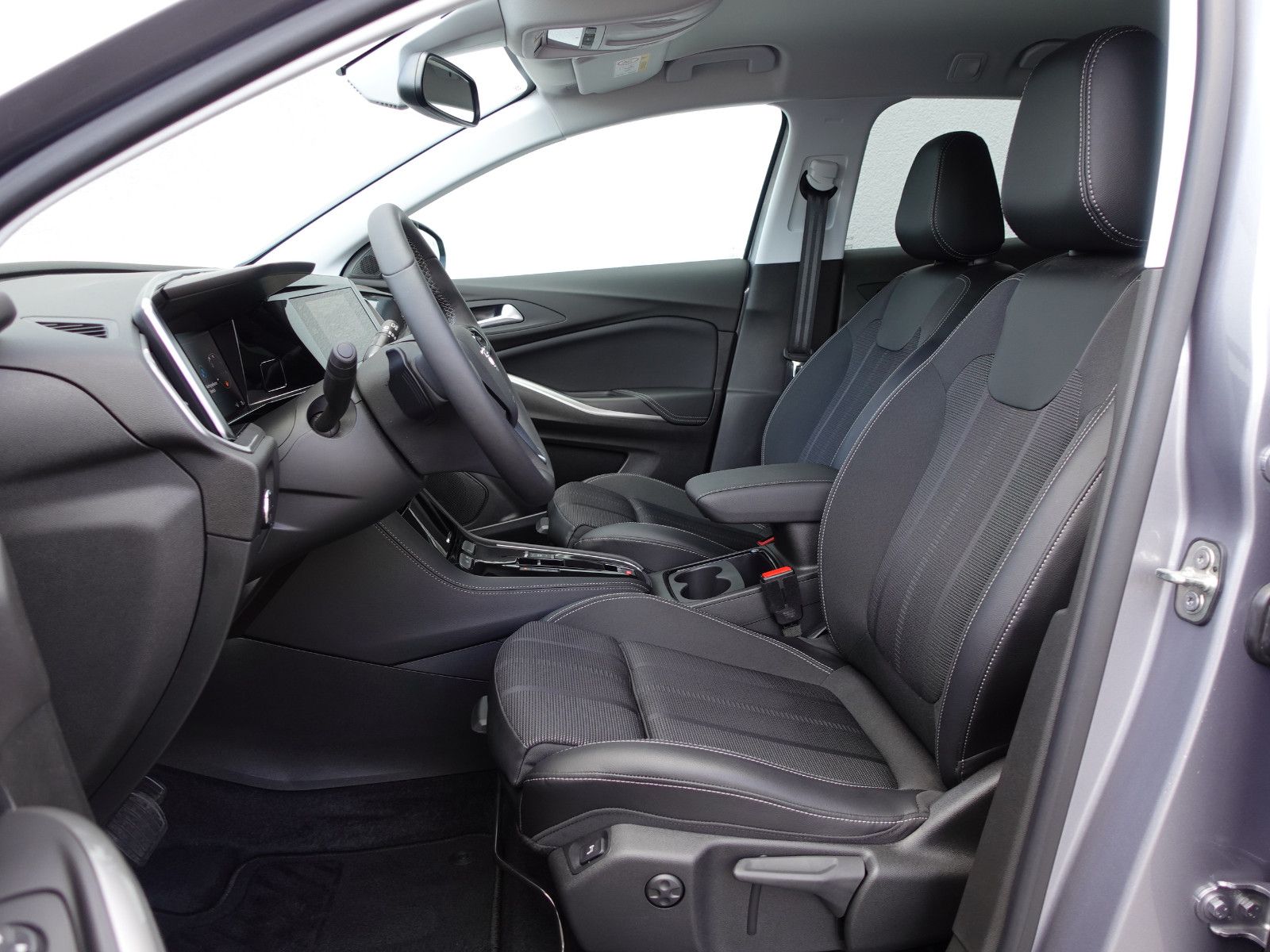 Fahrzeugabbildung Opel Grandland 1.2T AUTOMATIK,Navi,MatrixLED,Sitzhzg