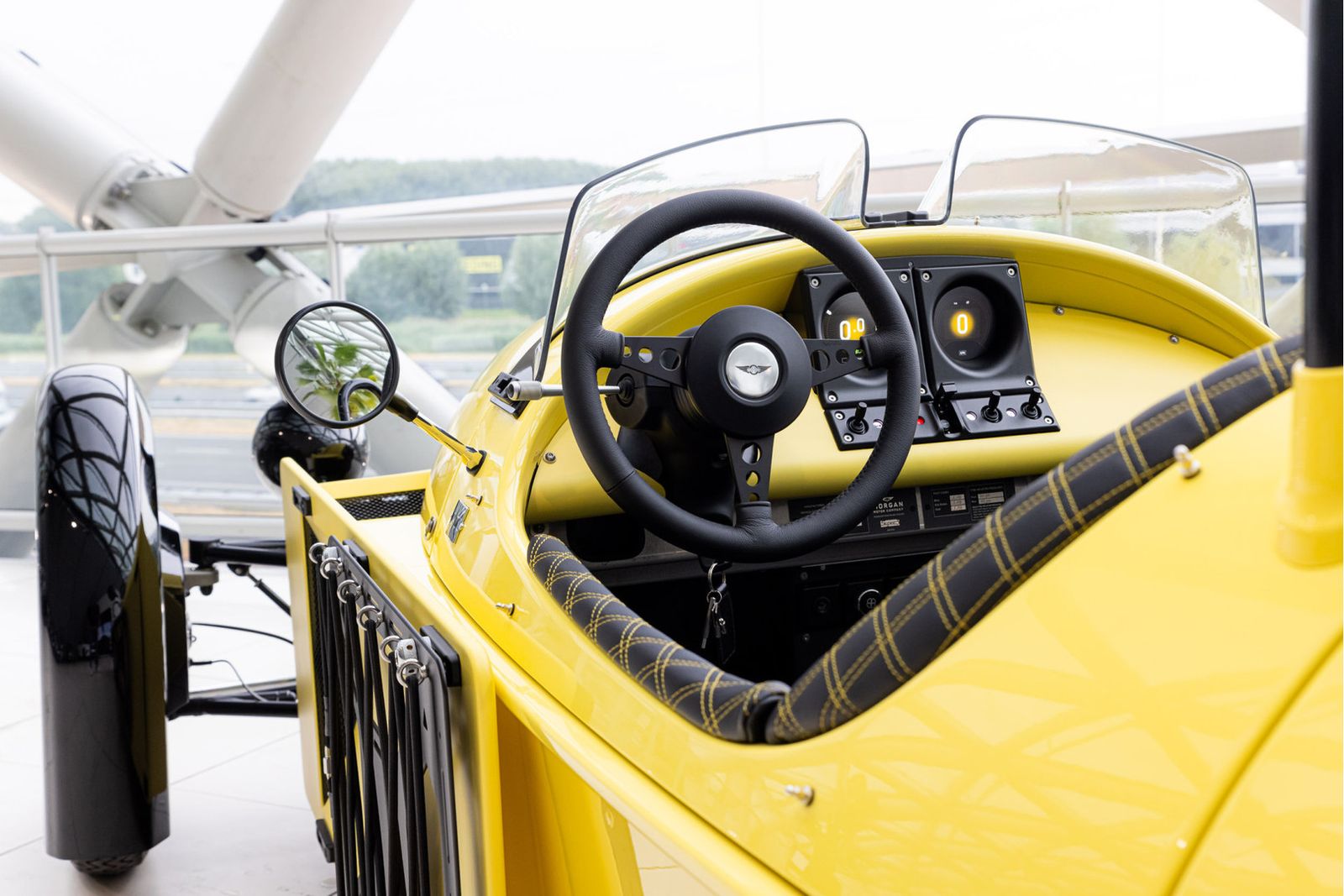 Morgan Super 3 | Luggage racks | Graphite inner body | imagem 3