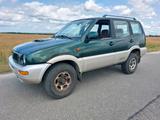 Nissan Terrano II  2,4 4x4 Hoch und Lang - Nissan Terrano: Geländewagen