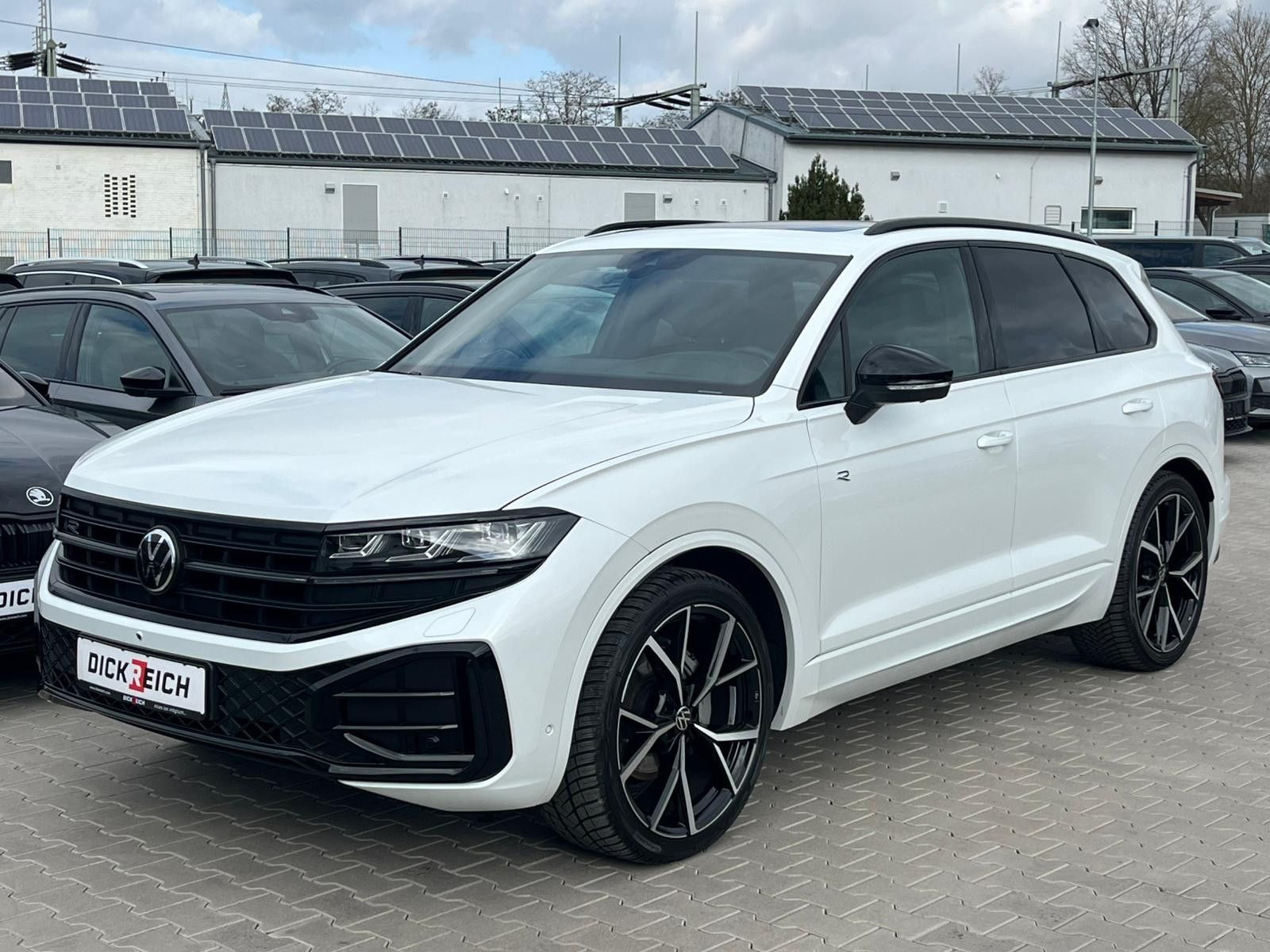 Fahrzeugabbildung Volkswagen Touareg 3.0TDI 4M R-Line VOLL Black 22" UPE 114T