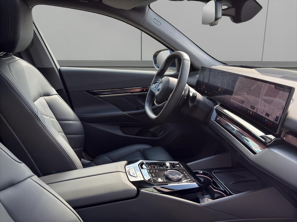 BMW 530e Lim. HYBRID LED NAVI HUD PANO ACC 360° 19"