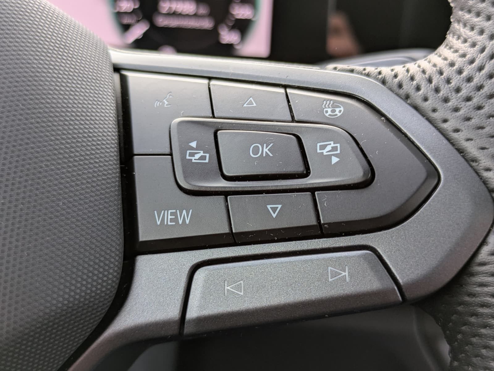 Fahrzeugabbildung Volkswagen Tayron 2.0 TDI 4M R-Line 7Si*MATRIX*AHK*PANO*HUD