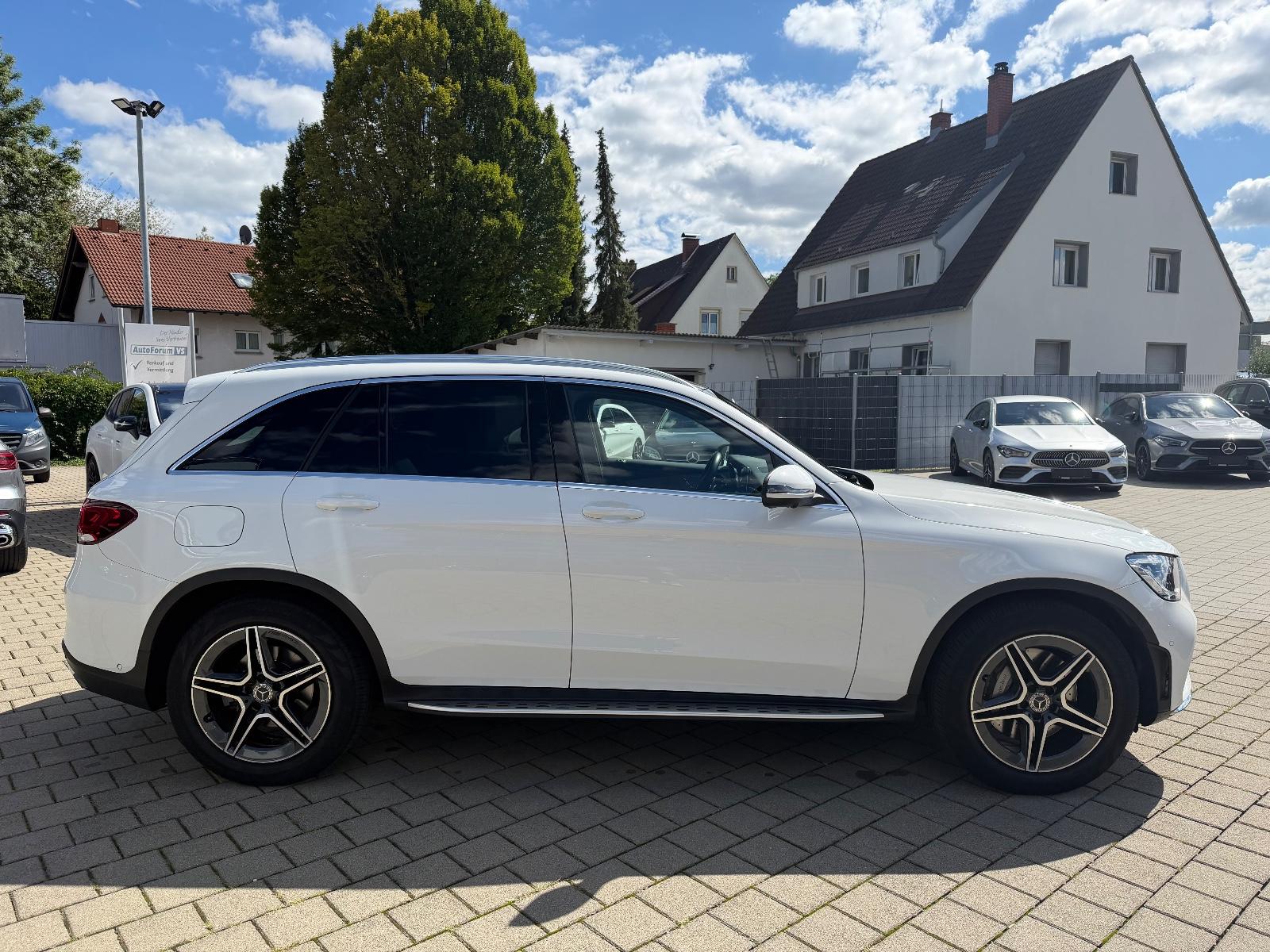 Mercedes-Benz GLC 300d 4Matic*AMG*AHK*Pano*Memory*Distr*360°