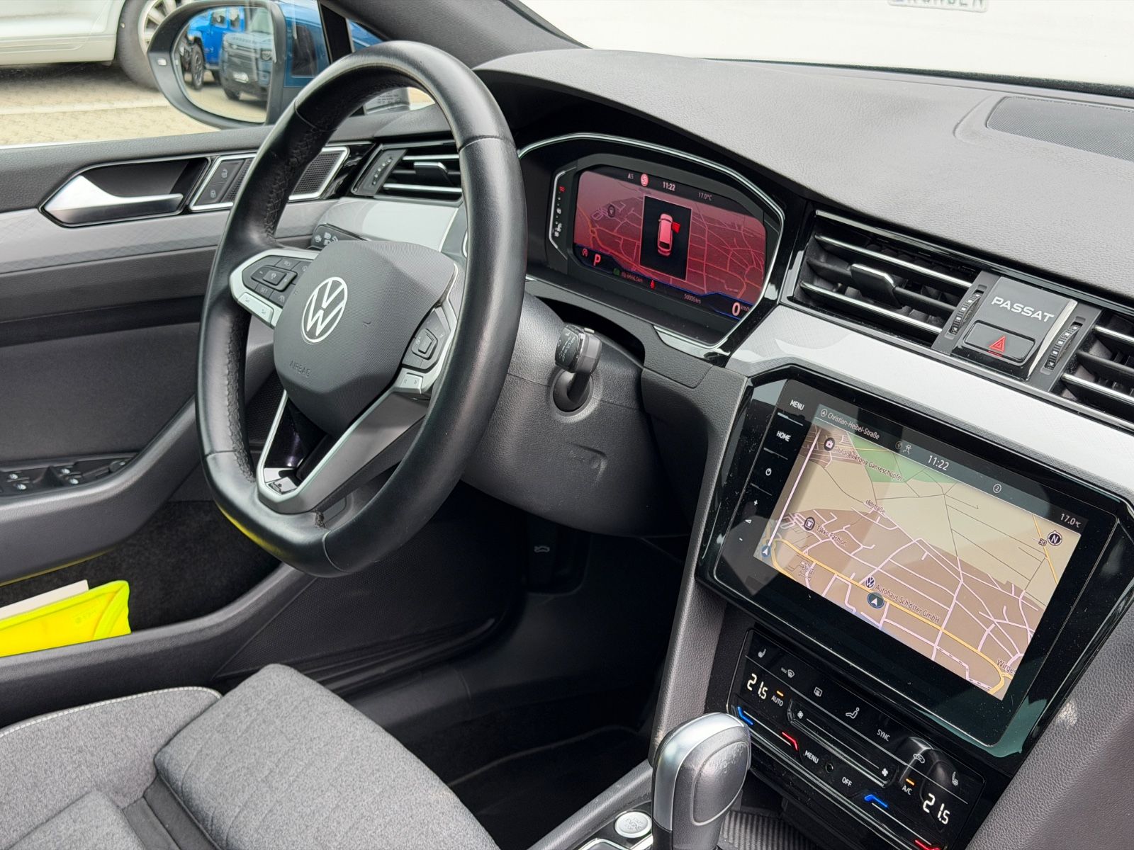 Fahrzeugabbildung Volkswagen Passat Business/AHK/Pano/LED/R-Cam/CarPlay/NAVI